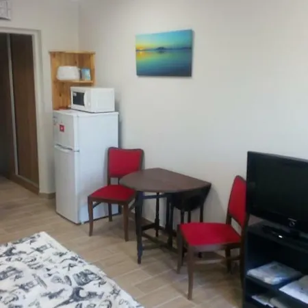 Szikla Apartman *